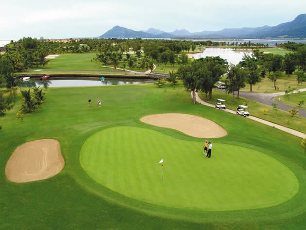 Vue du Paradis Golf Club a l'Ile Maurice Paradis Golf Club Ile Maurice