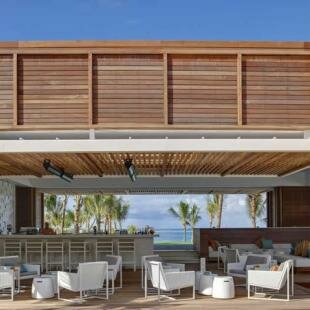 Shores Bar Long Beach Mauritius